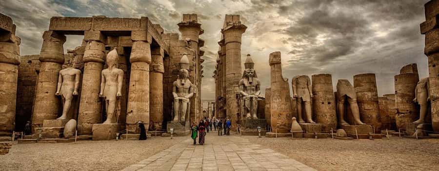 Luxor Day Trip from Hurghada Small Group & Tutankhamun Tomb - Pickup and the Minivan Ride: Where the Day Starts Winning