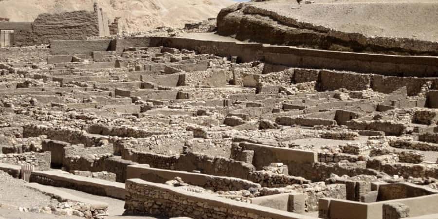 Luxor: Habu, Deir El Medina, Shared tour, Guide, and Lunch - Guide quality is the difference maker on this route