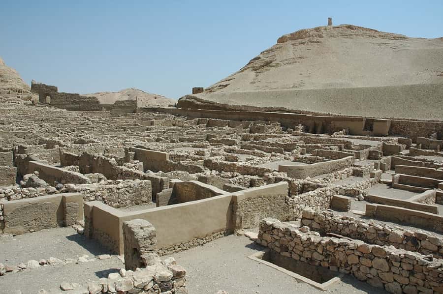 Luxor: Hot Air Balloon & Private tour to West bank and Lunch - Deir el-Medina: the craft village behind the royal tombs