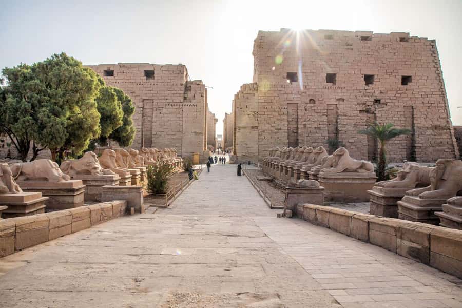 Luxor: Private Full-Day Luxor Highlights Tour with Pickup - Colossi of Memnon: the West Bank reminder that nothing was small