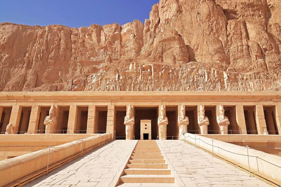 Luxor: Private West Bank Tour with Karnak Sound & Light Show - Colossi of Memnon and the scale of Amenhotep III