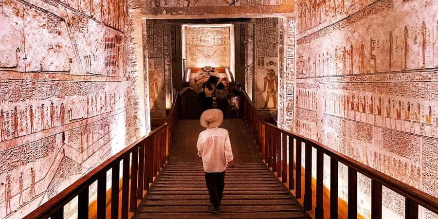 Luxor: Valley of the Kings and Queens Guided Tour with Lunch - Colossi of Memnon: The Acoustic-Legend Photo Stop