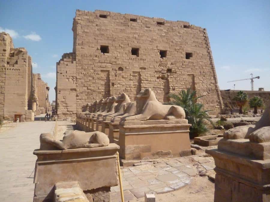 Luxor: West and East Banks All-Inclusive Tour & Balloon Ride - Hatshepsut at Deir el-Bahari: terraces carved into the cliffs