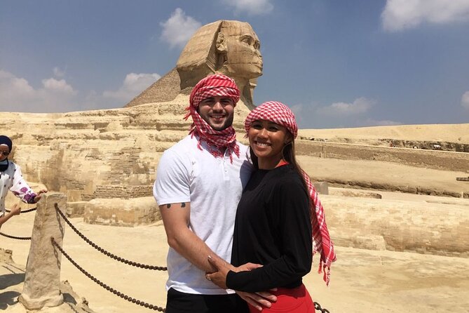 Luxury Private Tour Giza pyramids ,Sphinx ,Camel Rid and Lunch - Stop 2 in Giza: bazars and koshary lunch