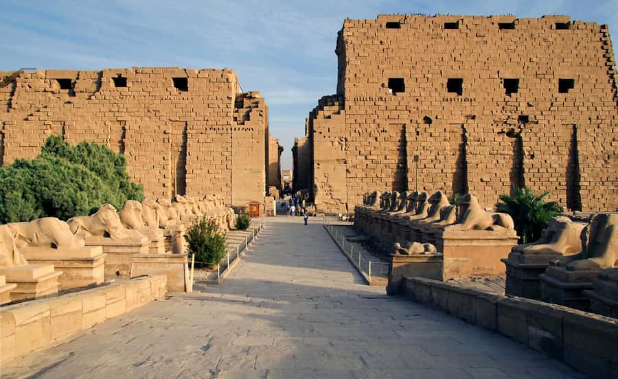 Makadi Bay: Luxor Highlights & King Tut Tomb Full-Day Tour - Key highlights that make this trip worth it