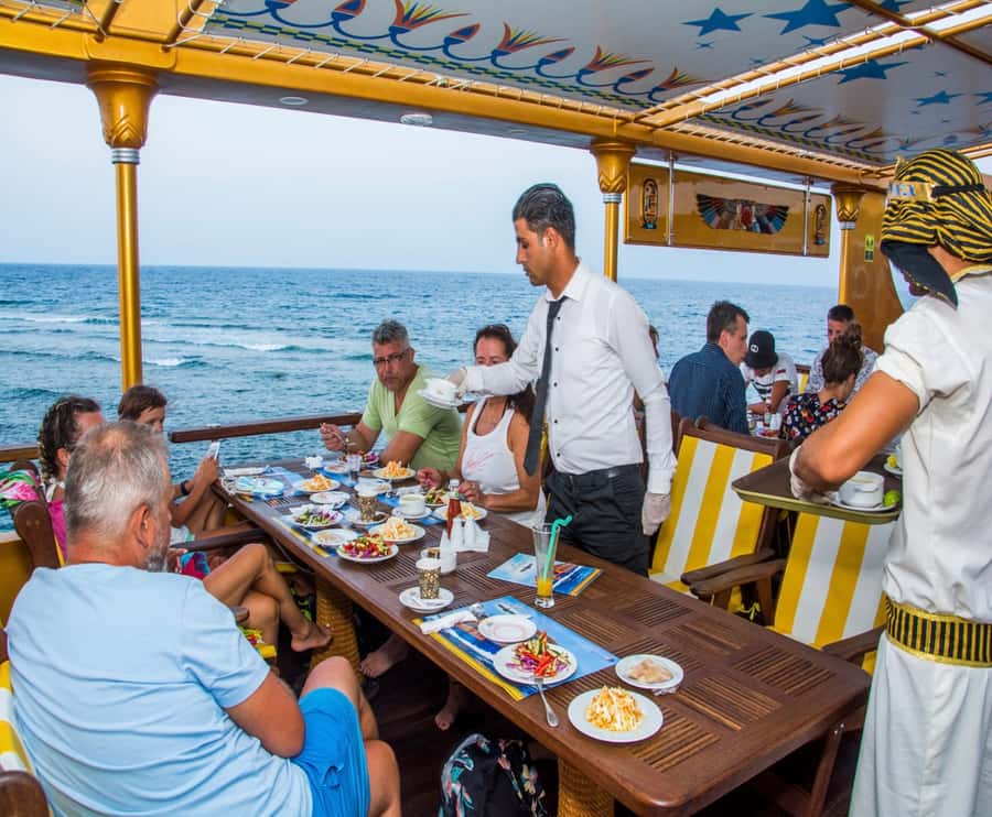 Marsa Alam: Nefertari Sunset/Morning Cruise & Snorkeling - Dress up like a pharaoh: fun photos, real time sinks