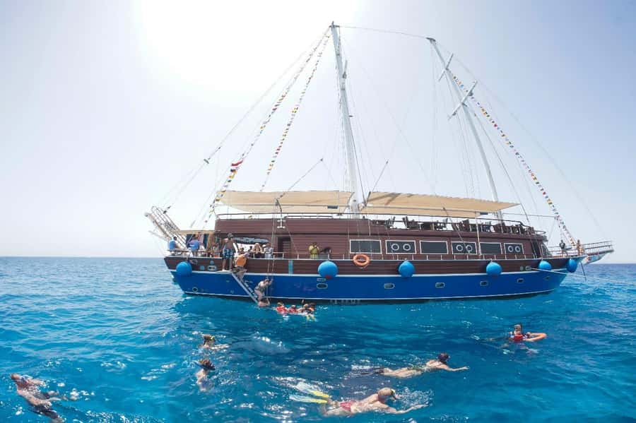 Marsa Alam: Pirates Premium Boat to turtle bay with lunch - Port Ghalib Marina: use the 30 minutes well