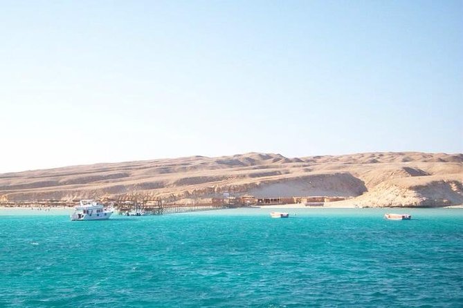 Orange Bay Island - Water sports finish: banana boat and the inflatable sofa ride