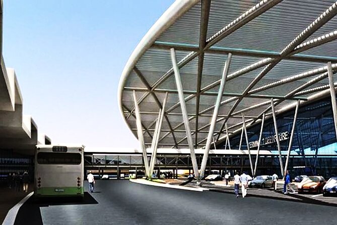 Private Arrival Transfer: Cairo International Airport to Giza or Cairo Hotel - The Air-Conditioned Van Ride: WiFi, Bottled Water, and Professional Driving