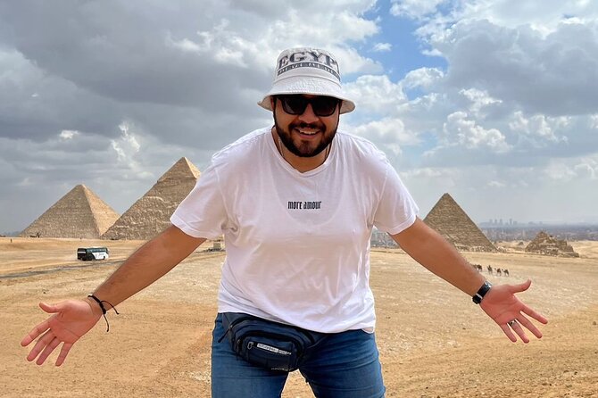 Private Cairo and Pyramids Tour with an Egyptologist Guide - Giza Pyramids: from the security gate to the Great Pyramid story