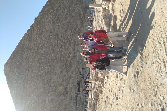 Private Day tour to Giza Pyramids with Camel ride - Shopping time inside the route: browsing without losing the day
