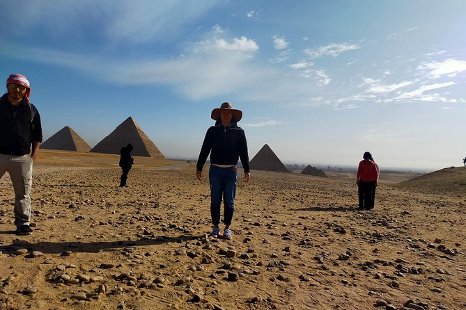 private guided tour Giza Pyramids,Sphinx and Egyptian Museum - Chefren and Menkaure Photo Stops: Getting the Best Angles Without Running