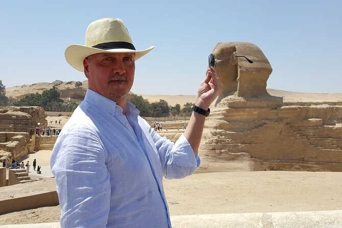 Private guided tour to Giza Pyramids, and Great Sphinx - Great Pyramid of Khufu (Cheops): The Scale Moment