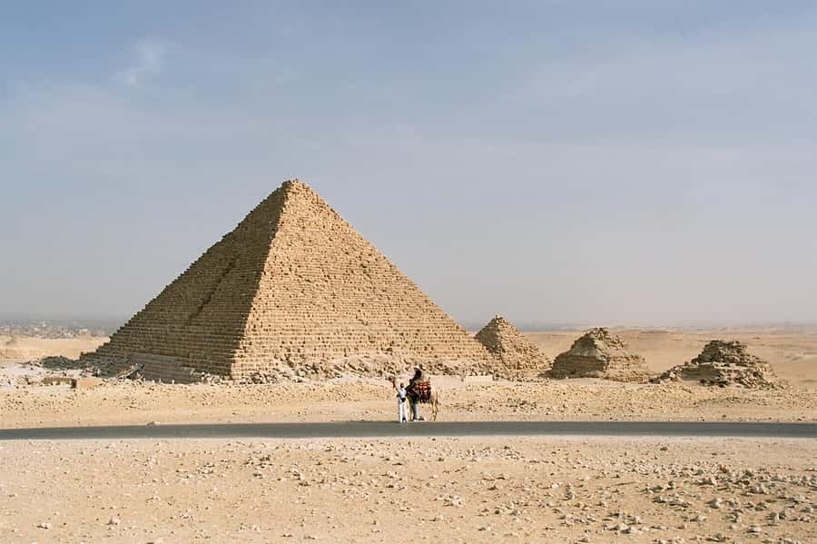 Private Half-Day Tour To Giza Pyramids And Sphinx - What can trip you up: shops, phones, and pacing