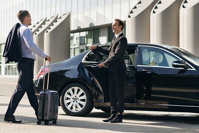Private SSH Airport Transfer Services - The ride itself: clean air-conditioned private transport
