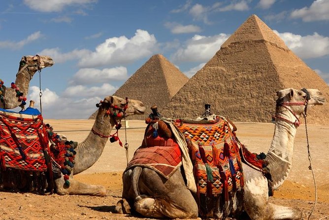 Private Tour: Day Trip to the Pyramids and Sphinx from Cairo - Entering the Giza plateau: stop 1 and why your first hour matters