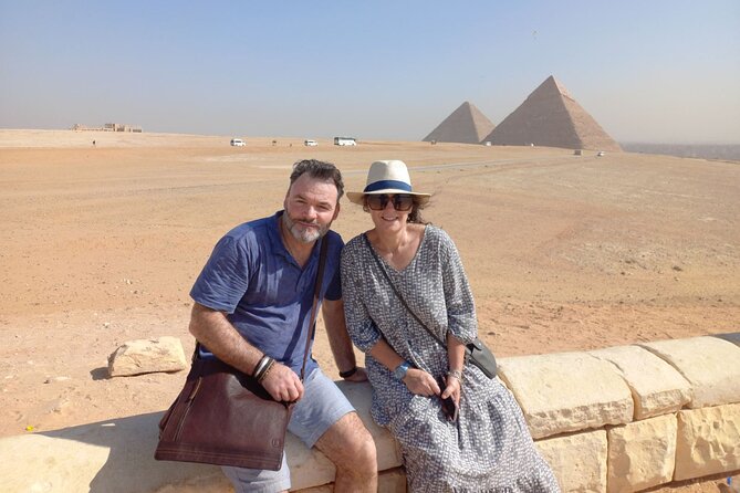 Private Tour Giza Pyramids Sphinx and the Egyptian Museum - Great Sphinx and the Valley Temple side of the complex