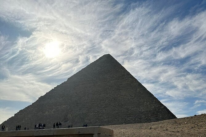 Private Tour to Giza pyramids & Grand Museum from Alexandria Port - Stop 1: The Giza Pyramids (Great Pyramids of Cheops, Chephren, Mykerinos)