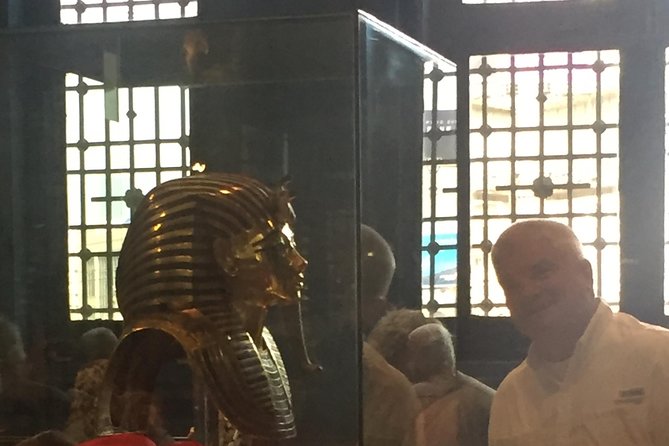 Private tour to Giza Pyramids,Sphinx,Egyptian Museum with Local Lunch - Khufu and Khafre Views, Plus the Inside-Pyramid Decision