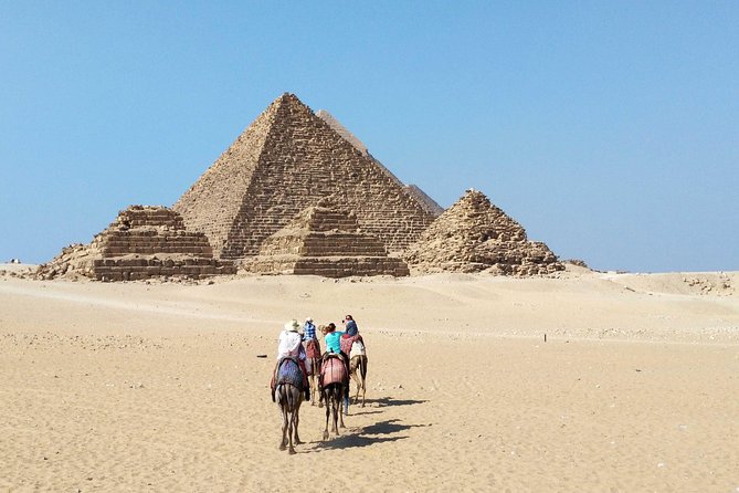 Pyramids of Giza, the Sphinx, the Egyptian Museum. - Food reality: lunch is not included, so eat smart