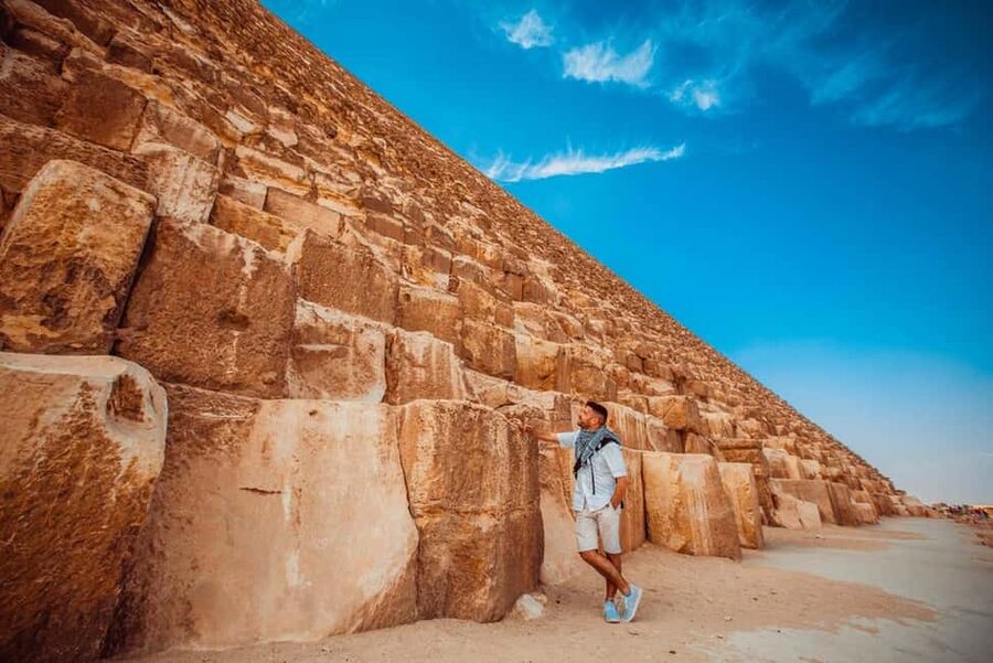 Sharm El-Sheikh: Full-Day Tour of Cairo and Pyramids by Bus - Guides and photographers: why the day can feel effortless
