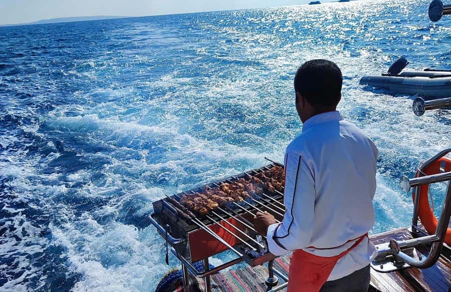Sharm el-Sheikh: Premium Ras Mohammed & White Island Cruise - Getting to Watanya Marina and Boarding the Yacht