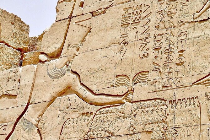 Small group Hurghada to Luxor, Valley of the Kings by Van - Lunch plus a Nile crossing option: a pause that keeps the day sane