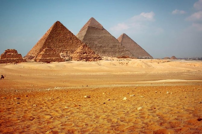 Top Attractions Tour in Giza Pyramids And Horse carriage With panoramic view - Stop 4: Menkaure’s Pyramid, the Smaller One, With Interesting Surroundings