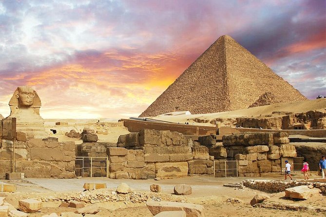 Tour to Giza Pyramids and The Egyptian Museum - Pyramids of Giza: seeing Cheops, Chephren, and Mykerinus with less guesswork